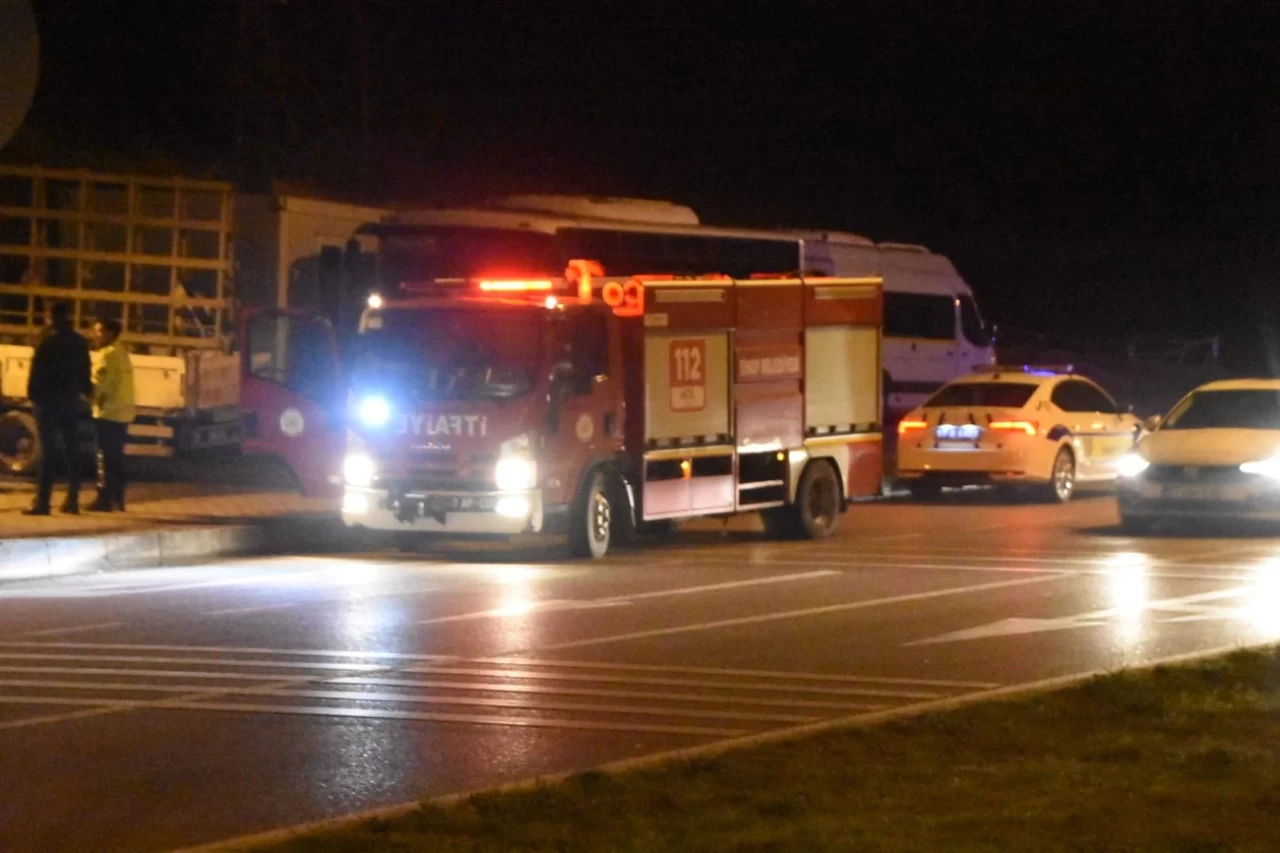 Sinop'ta park halindeki araçta yangın çıktı