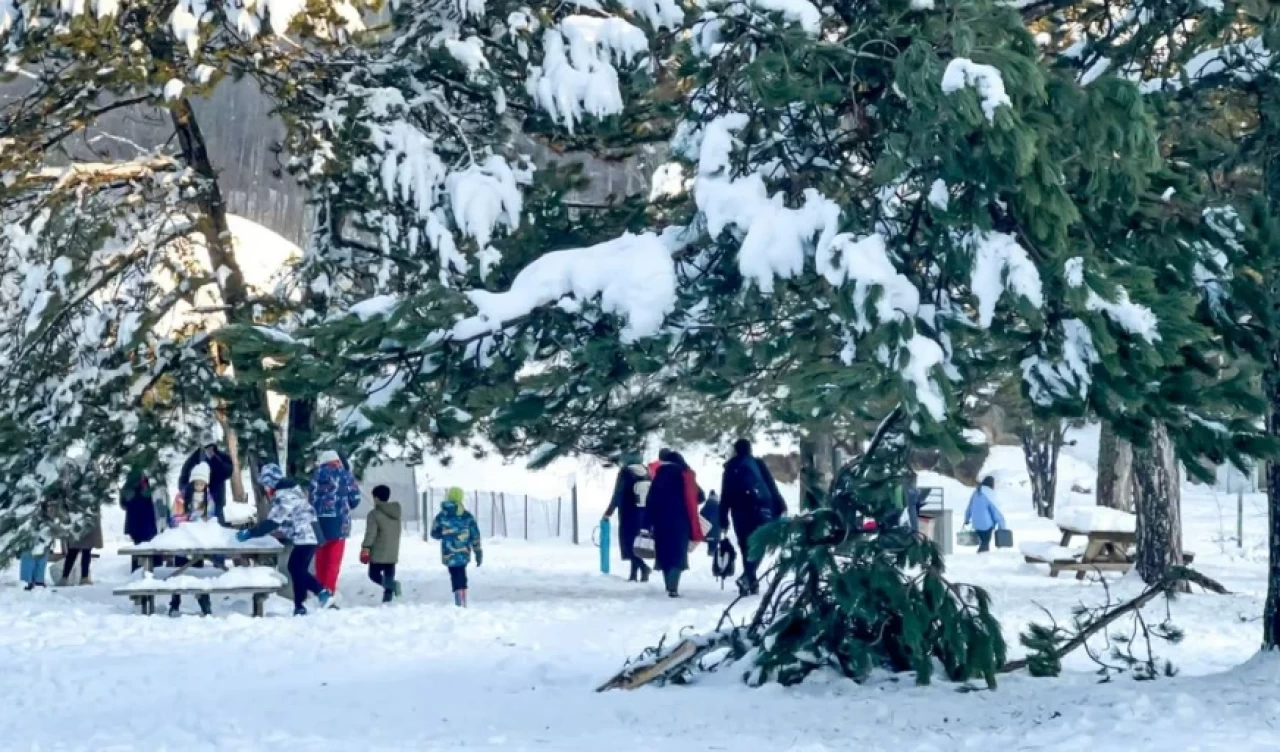 Topuk Yaylası Tabiat Parkı, kar yağışı sonrası ziyaretçi akınına uğradı
