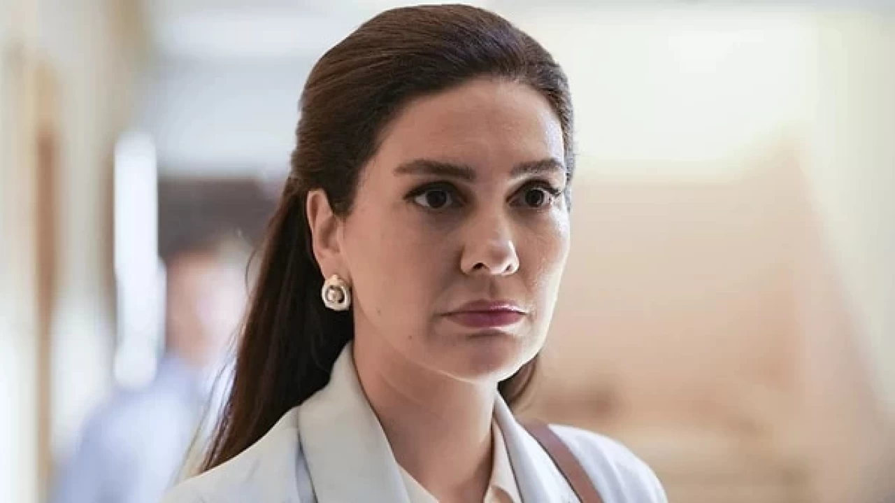 Bergüzar Korel'den samimi itiraf: Tokat yerine kafa attım