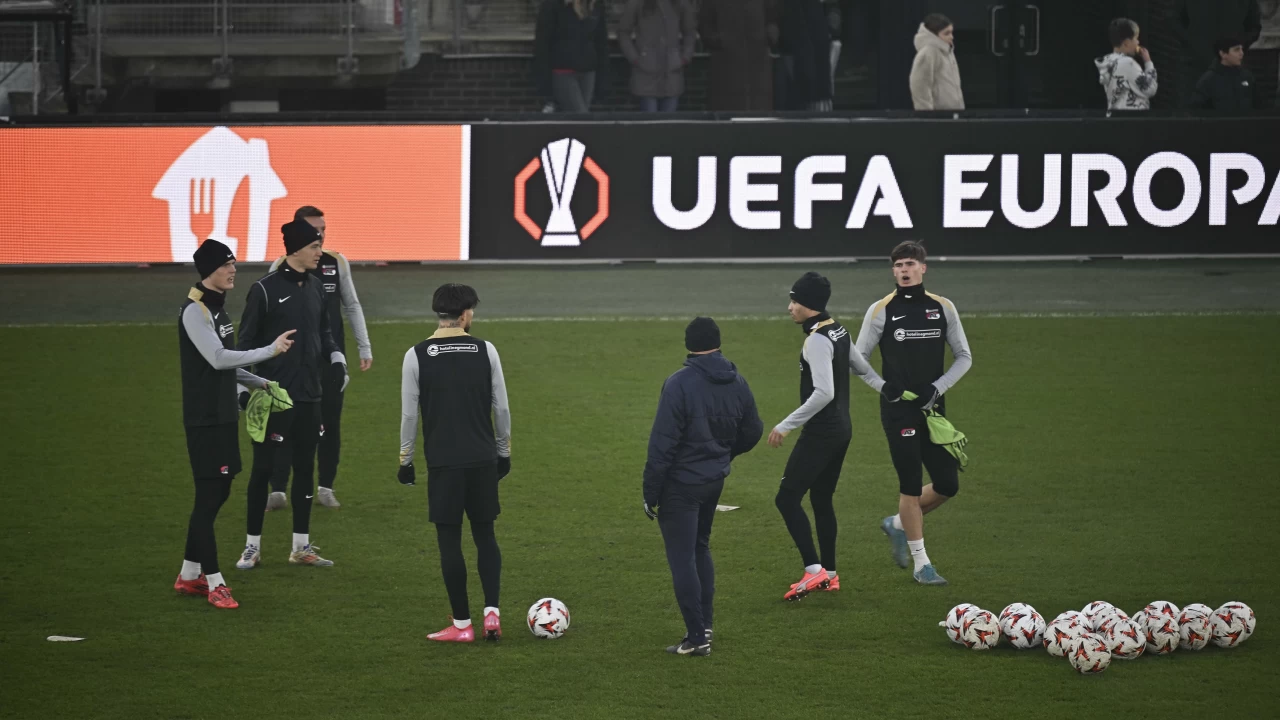 Hollanda ekibi AZ Alkmaar, UEFA Avrupa Ligi’ndeki Galatasaray karşılaşması için sahaya çıkmaya hazır
