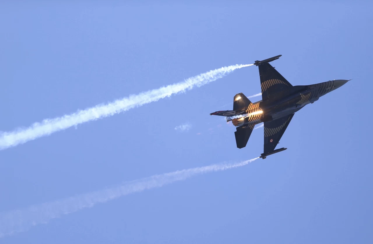 SOLOTÜRK'ten Fethiye'de prova uçuşu