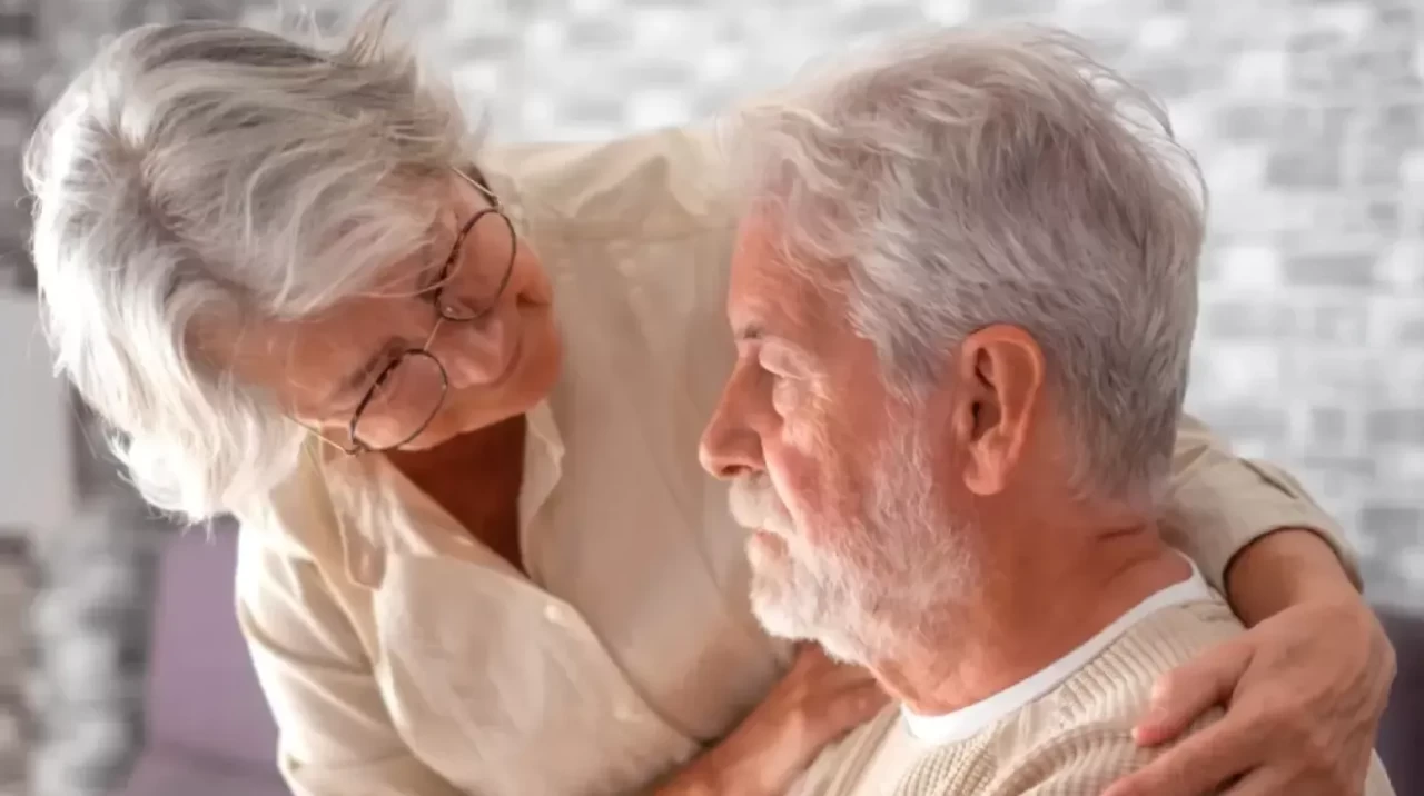 Stanford araştırması, yaşlanmanın iki kritik dönemini ortaya koydu