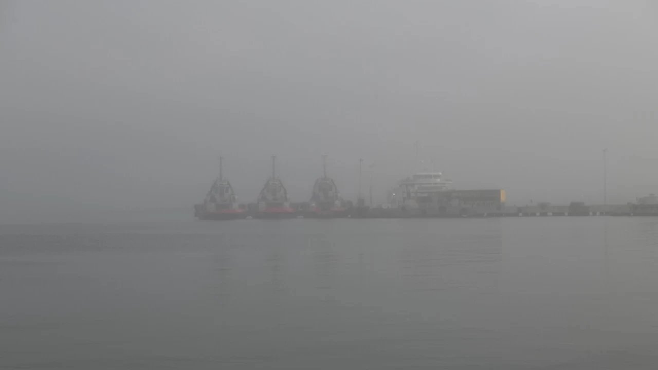 Çanakkale Boğazı’nda gemi trafiğine sis engeli