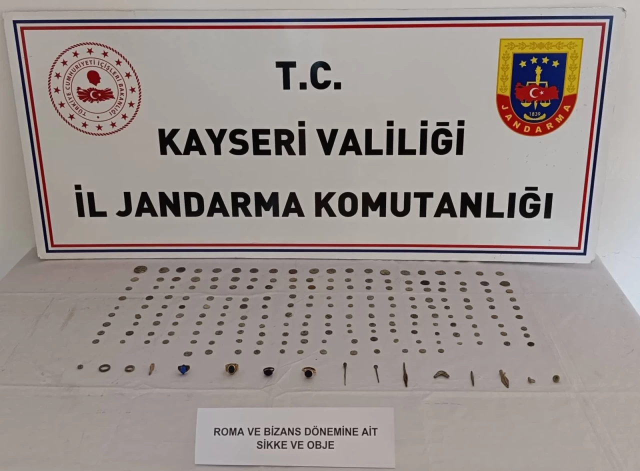 Kayseri'de tarihi eser niteliğinde 208 obje ele geçirildi
