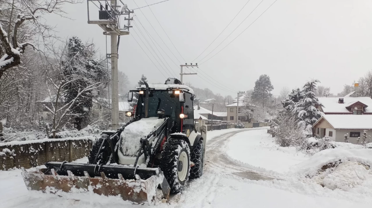 Düzce'de 189 köy yolundan 170'i ulaşıma açıldı, ekipler çalışmalarını sürdürüyor