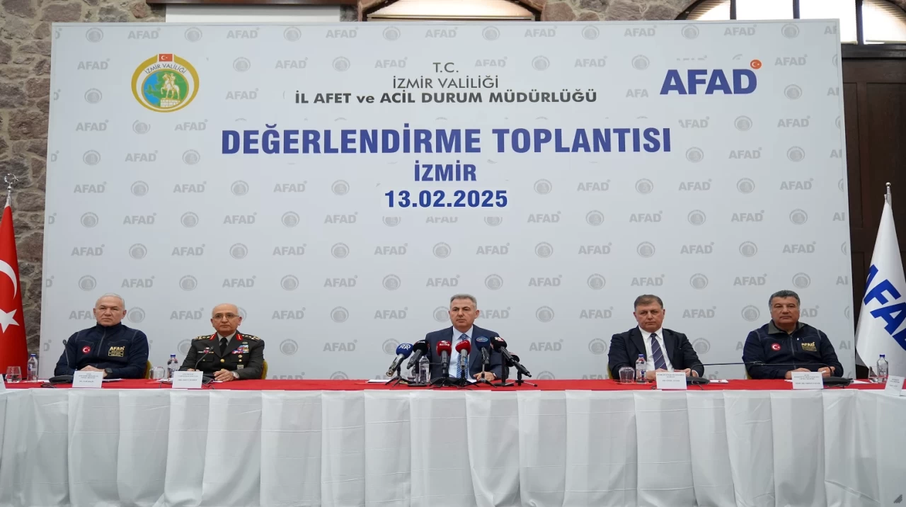 İzmir'de Ege Denizi'ndeki sismik aktivitesine ilişkin risklerin değerlendirmesi yapıldı