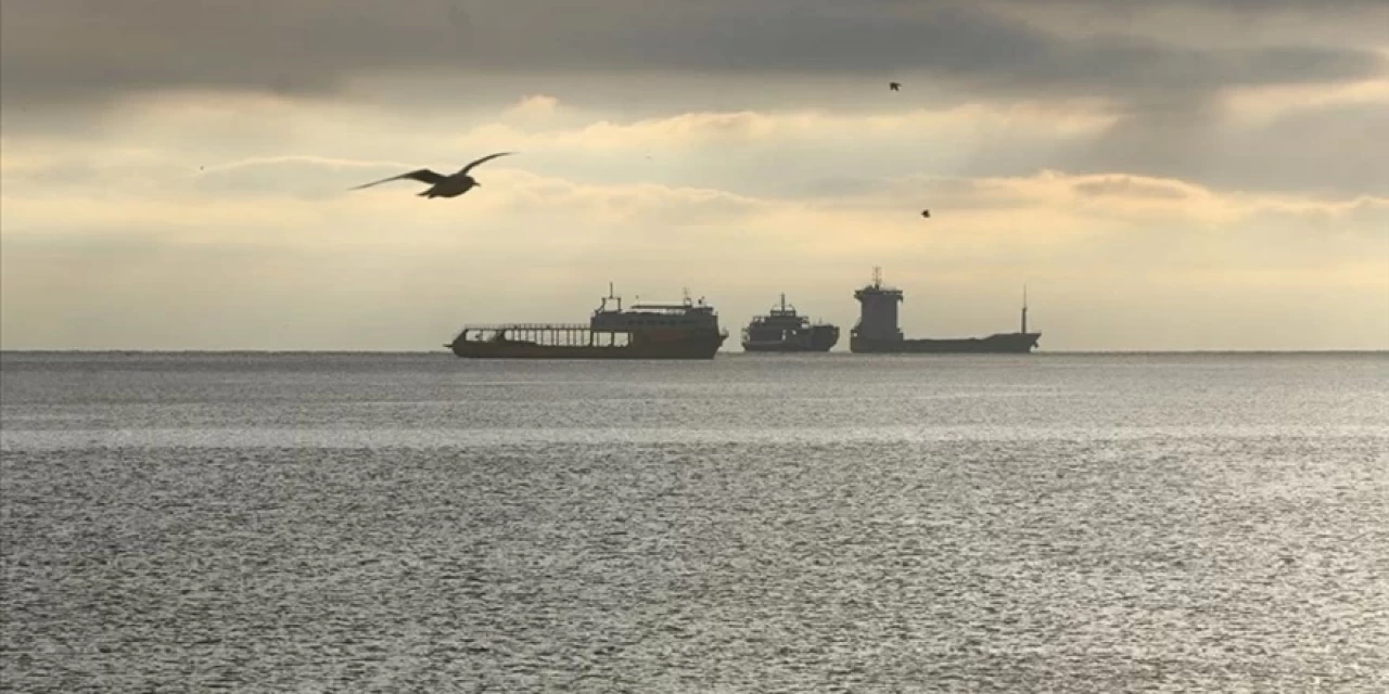 Tekirdağ'da poyrazın etkisi azaldı, deniz ulaşımı normale döndü