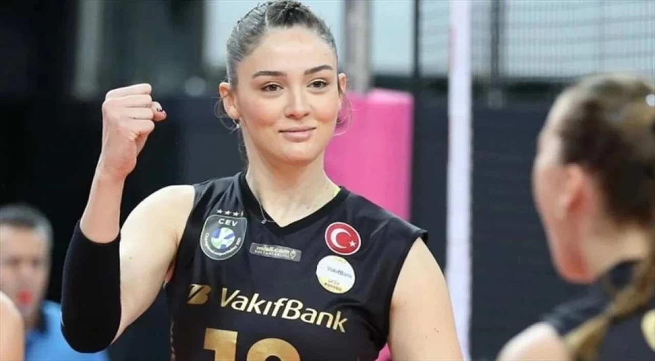 Milli voleybolcu Zehra Güneş için Fenerbahçe iddiası: VakıfBank ile sözleşme yenilenmedi