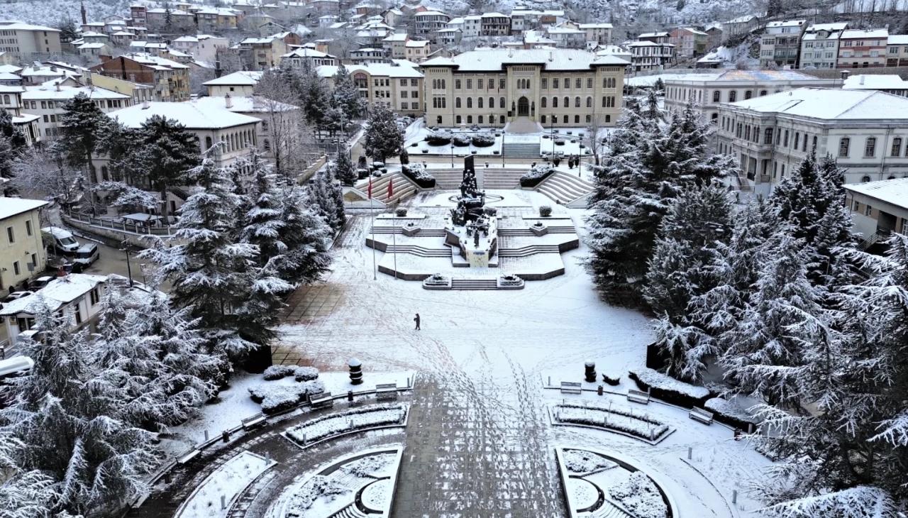 Kastamonu'da kar yağışı ulaşımı olumsuz etkiliyor