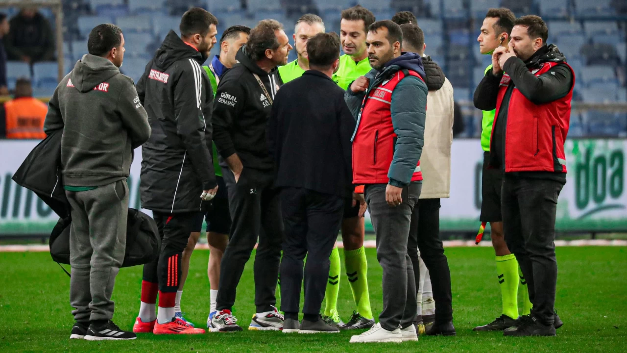 Antalyaspor'dan hakem tepkisi! Adana Demirspor maçı sonrası olay paylaşım!