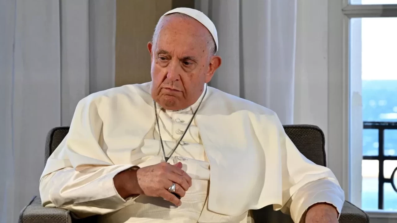 Vatikan: Papa Franciscus'un sağlık durumu iyileşme belirtileri gösteriyor