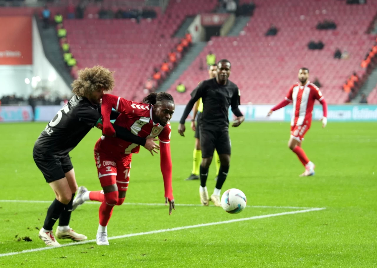 Samsunspor, Hatayspor'u 2-0 yenerek 3. sırada!