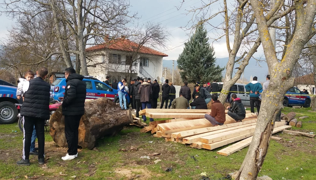 Çanakkale'de bir kişi evinde başı gövdesinden ayrılmış vaziyette bulundu