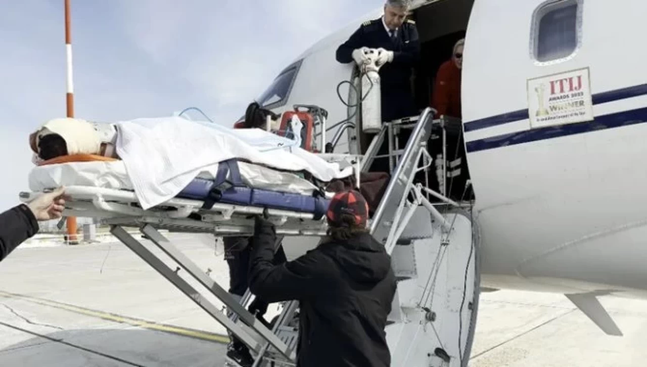 Bitlis'teki kazada ağır yaralanan genç ambulans uçakla Ankara'ya sevk edildi