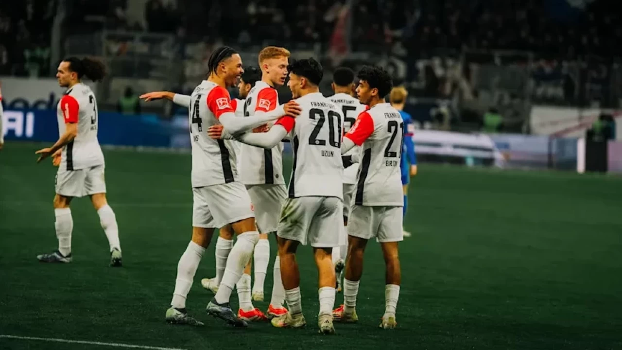 Bundesliga’da Eintracht Frankfurt, Can Uzun’un golüyle Holstein Kiel’i 3-1 mağlup etti