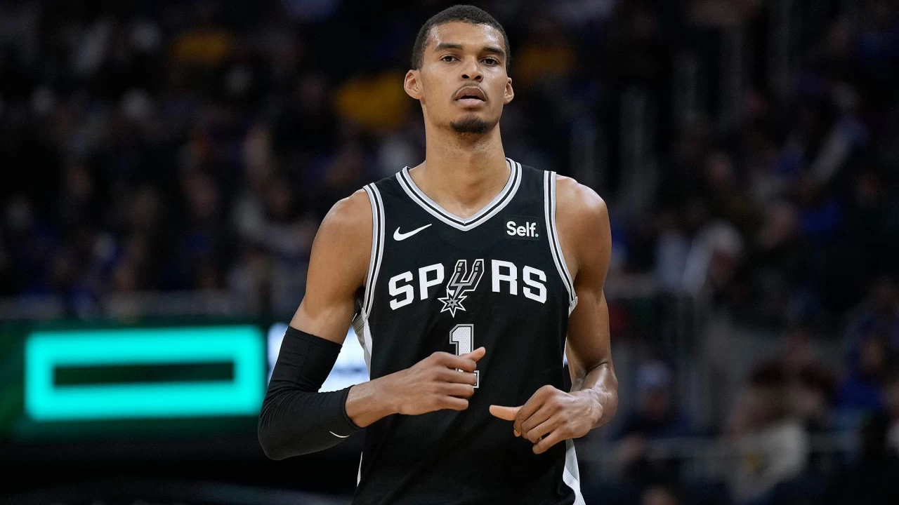 NBA takımlarından San Antonio Spurs’un yıldız oyuncusu Victor Wembanyama sezon kapattı