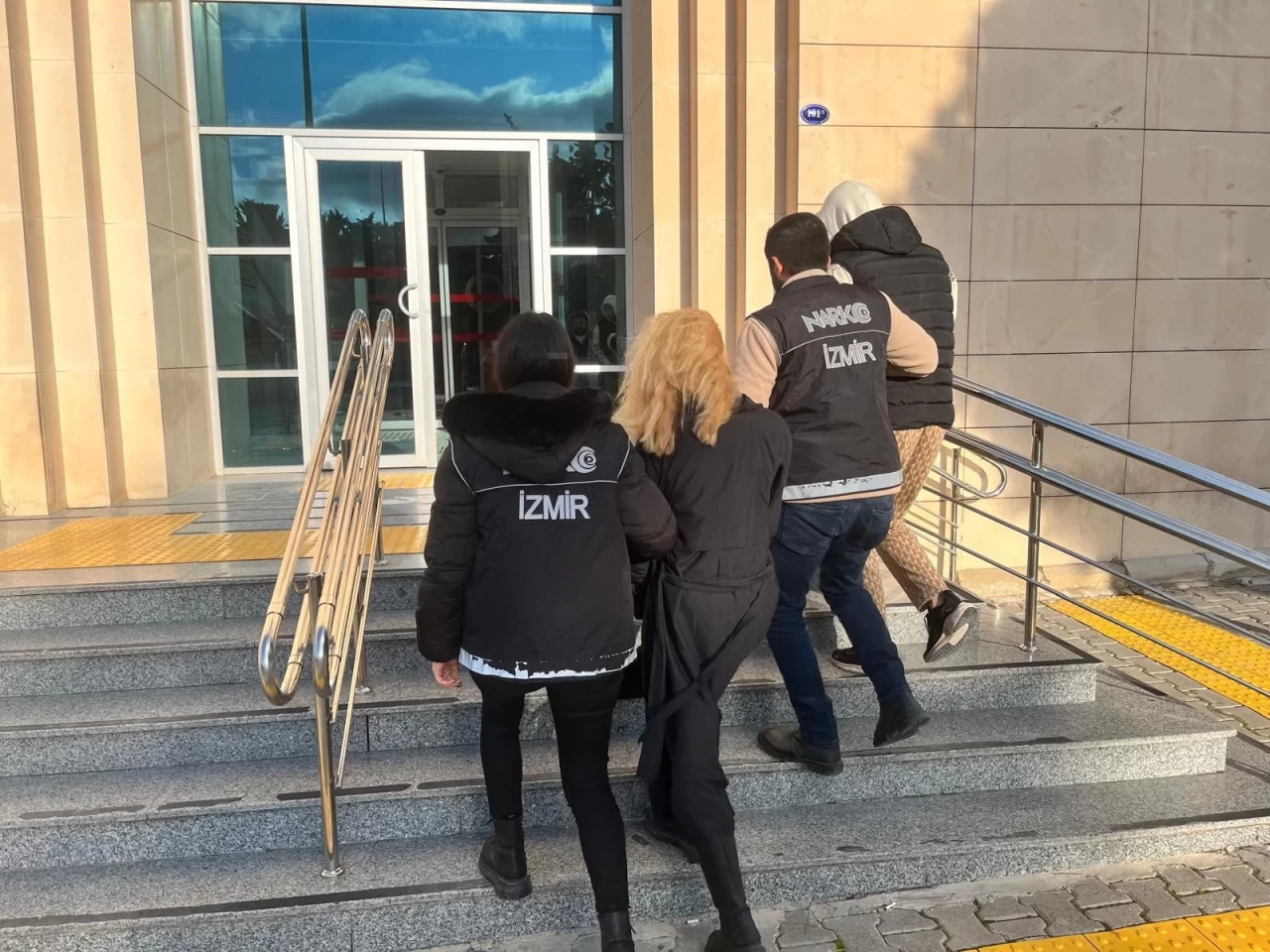 Çeşme'de narkotik operasyonunda 5 tutuklama yapıldı