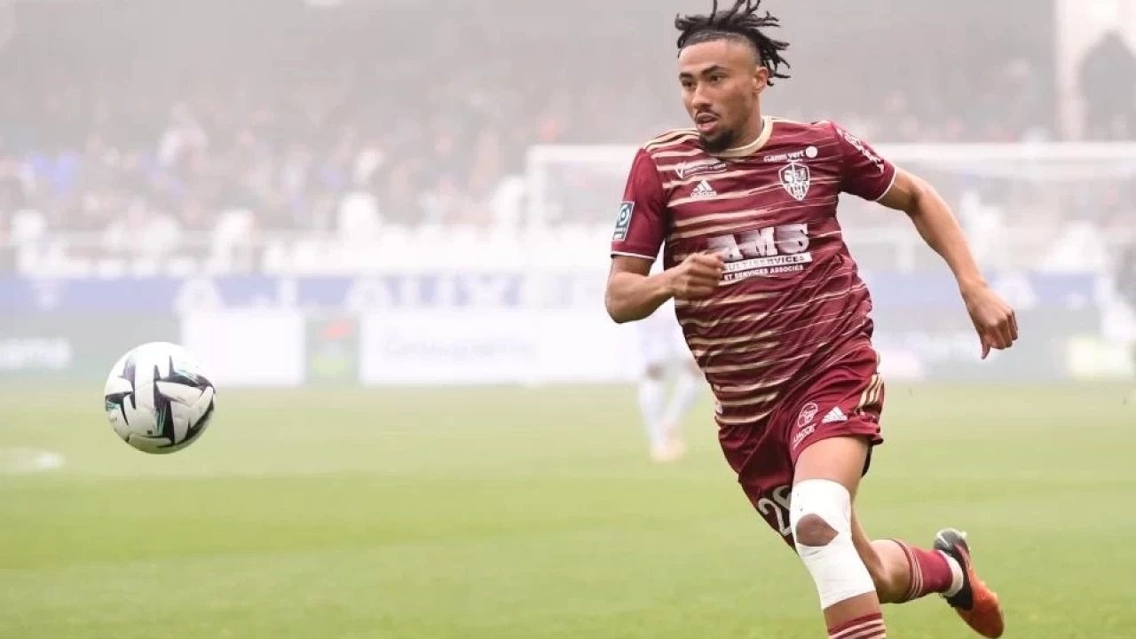 Trabzonspor, Fransız orta saha oyuncusu Tim Jabol-Folcarelli ile anlaştı