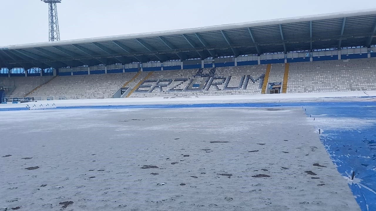 Erzurumspor FK-Iğdır FK maçı öncesi Kazım Karabekir Stadı'nda karla mücadele | 1. Lig haberleri