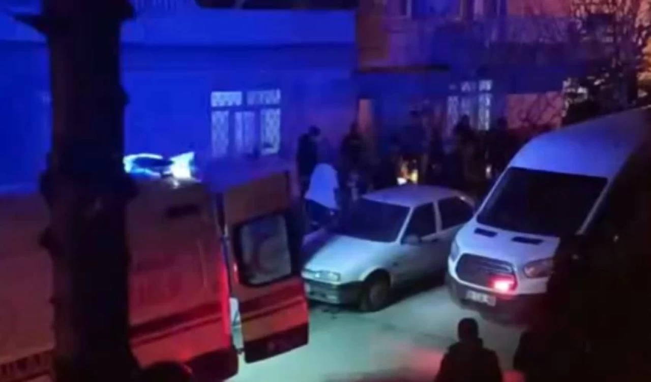 Sokakta tartıştığı husumetlisini tabancayla öldürdü