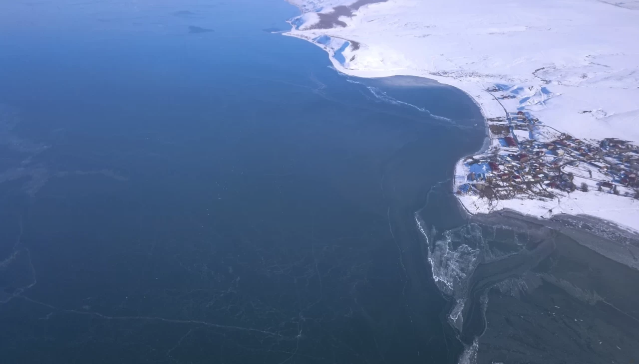 Nazik Gölü'nde buz tabakası oluştu