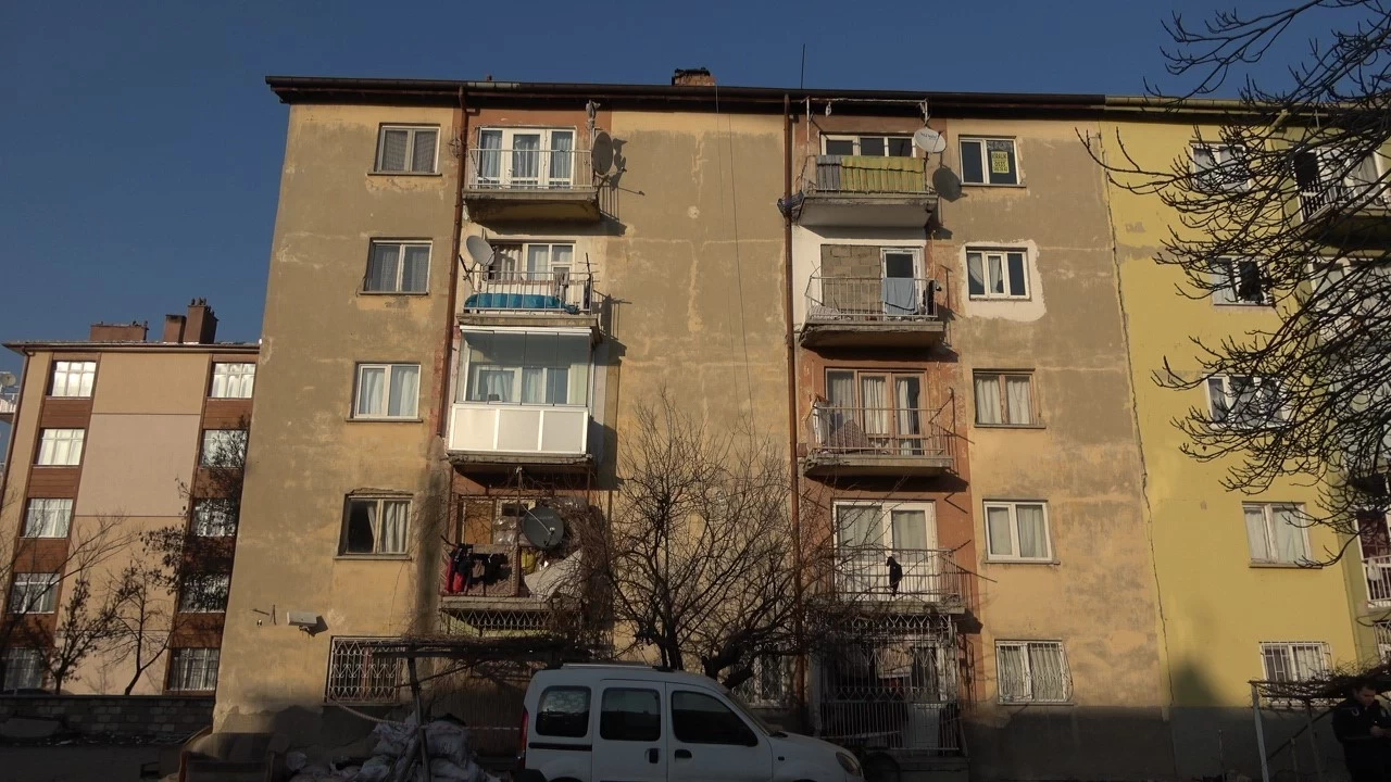 Konya'da 5 katlı apartman boşaltıldı: Çökme tehlikesi var!