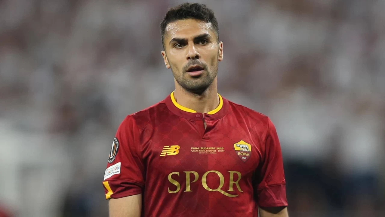 Milli oyuncu Zeki Çelik için Premier Lig takımlarından Fulham Roma’nın kapsını çaldı