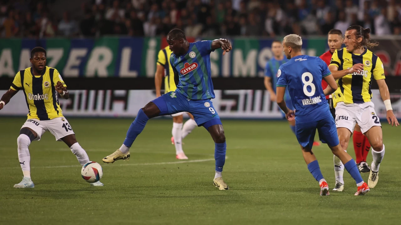 Süper Lig’de Fenerbahçe-Rizespor karşısılaşmasının ilk 11’leri belli oldu | Yeni transferler ilk 11'de!