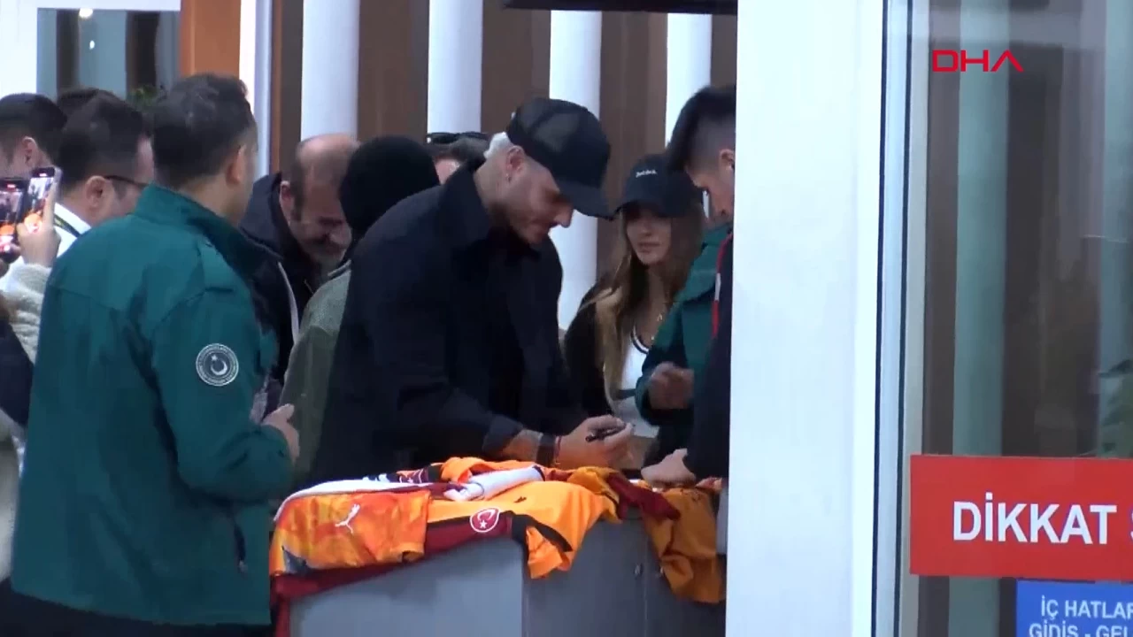 Galatasraay'da sakatlığı devam eden Mouro İcardi bireysel çalışmalarına devam etmek için İstanbul'a geldi