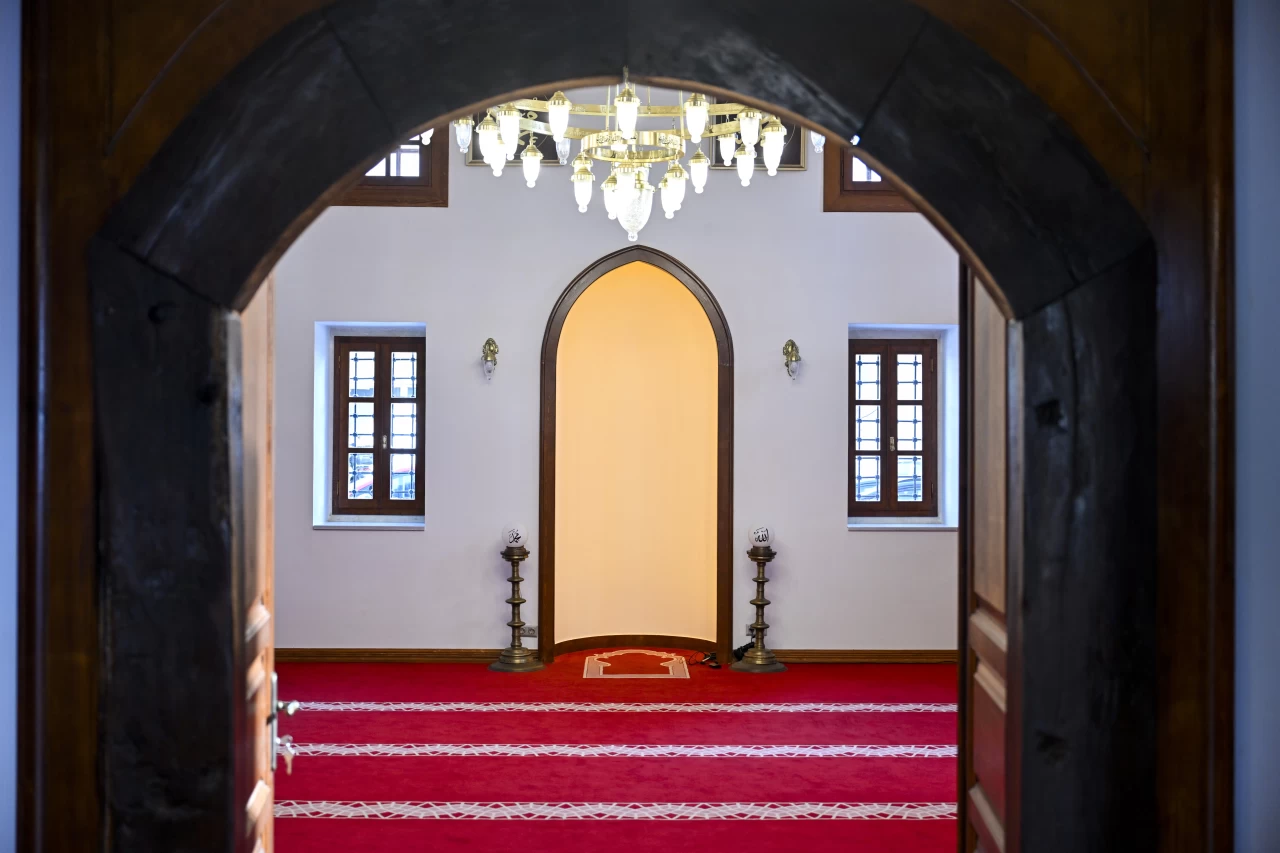 Üsküdar'daki İmrahor Camisi, İstanbul Valiliği'nin sponsorluğunda restore edilerek açıldı