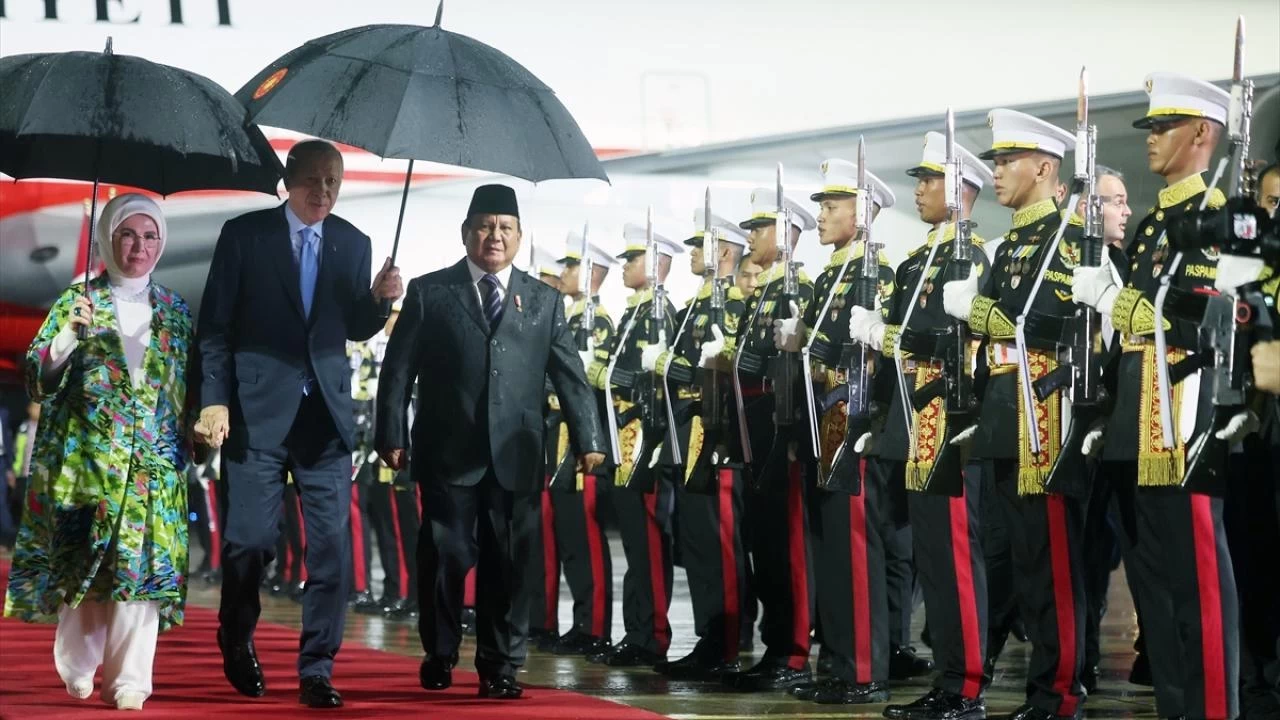 Cumhurbaşkanı Erdoğan, Endonezya'ya geldi
