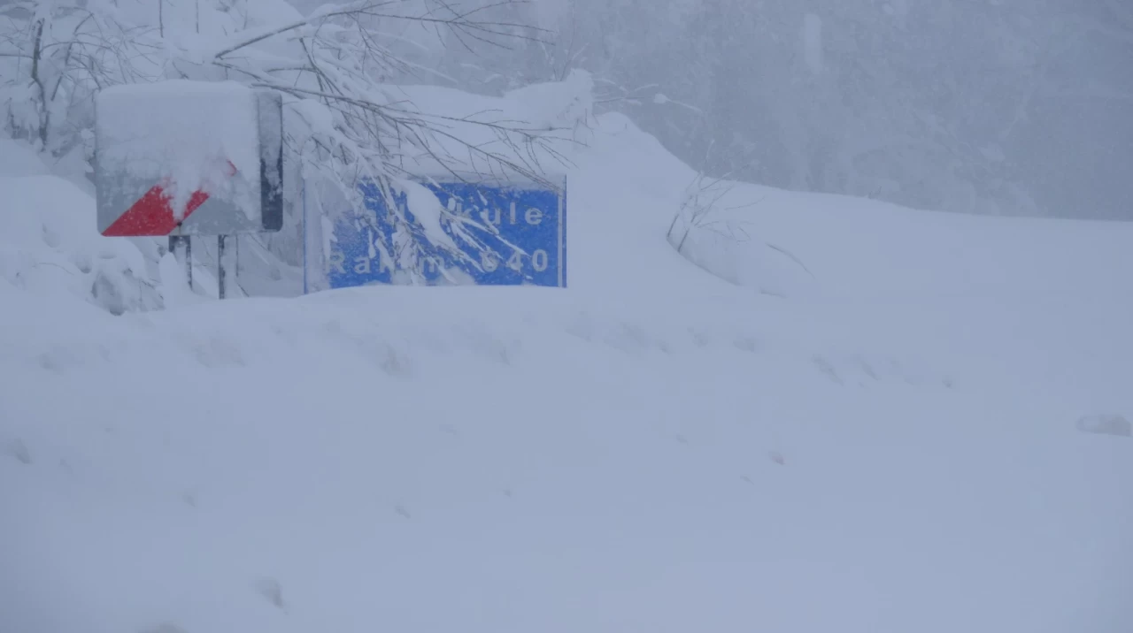 Kırklareli'nin dağlık bölgelerinde kar kalınlığı 50 santimetreye ulaştı