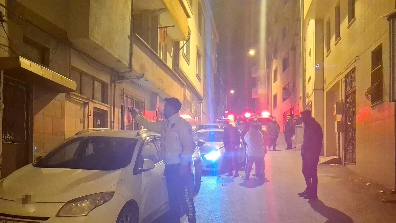 Ehliyetsiz ve alkollü sürücü, park halindeki 3 otomobile çarptı