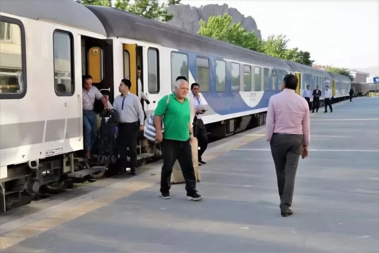 Ulaştırma ve Altyapı Bakanı Uraloğlu açıkladı: Van-Tahran tren seferleri 9 ve 10 Mart'ta başlıyor