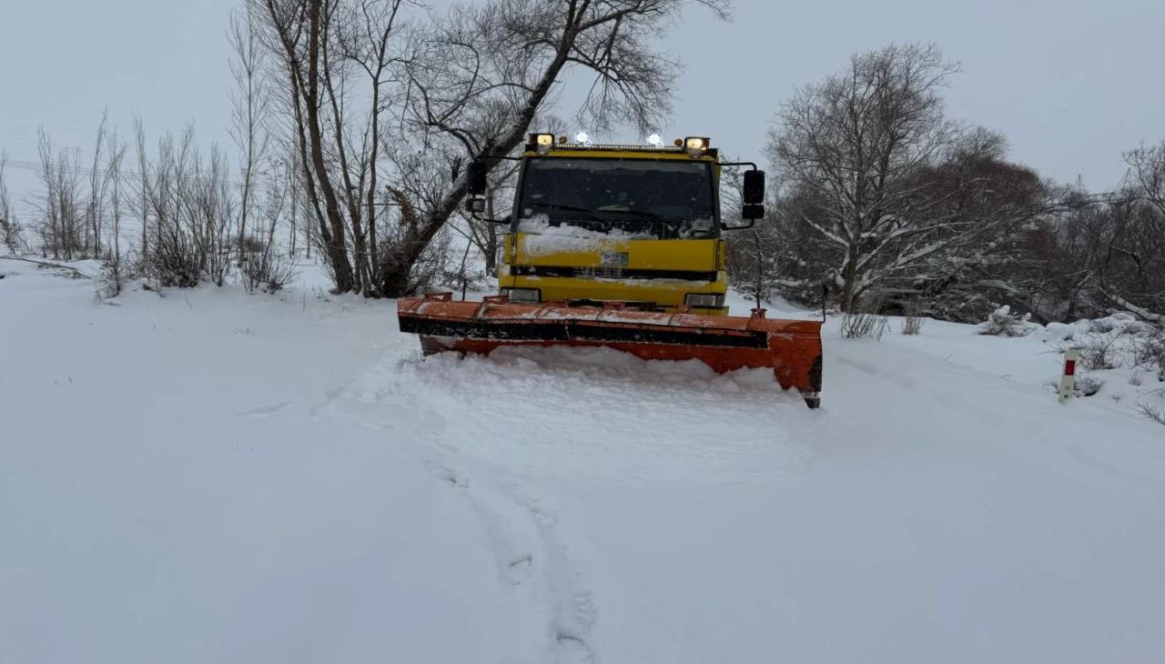 Kayseri'de kar yağışı etkisini gösterdi, 38 mahalle ulaşıma kapandı
