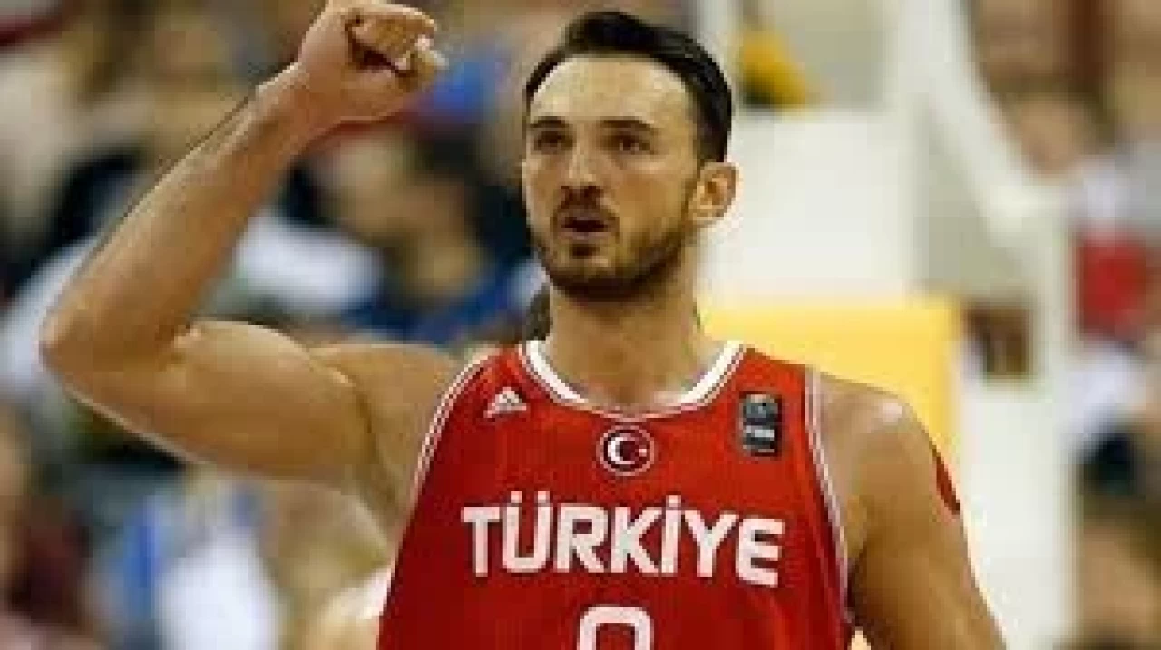 Milli basketbolcu Semih Erden, basketbolu bıraktığını açıkladı
