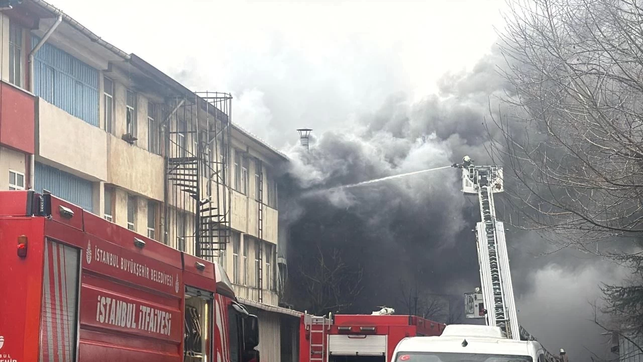 Başakşehir'de fabrikada yangın