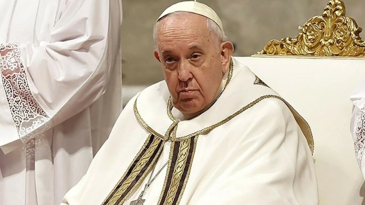 Papa konuşmakta zorluk çekince ayinin yönetimini yardımcısına bıraktı