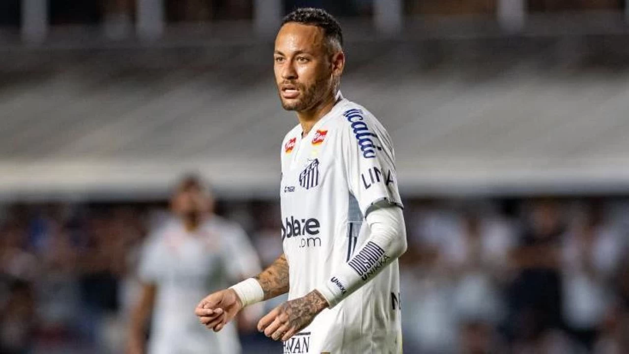 Neymar, Santos formasıyla sahalara geri döndü