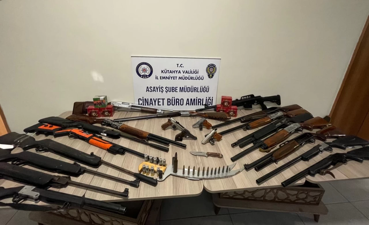 Kütahya'da silah ve mühimmat görseli paylaşan 12 kişi gözaltına alındı