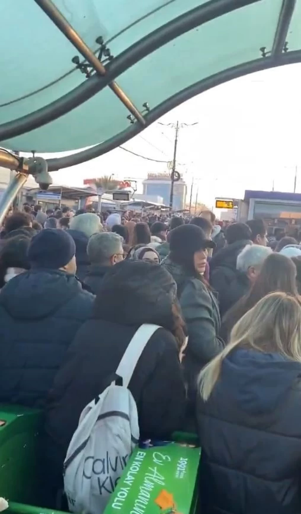 İstanbul'da tramvay seferlerindeki gecikme yoğunluğa neden oldu