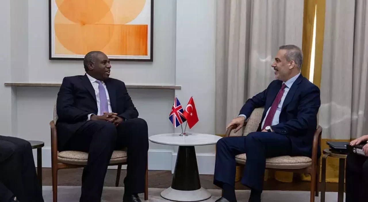 Dışişleri Bakanı Hakan Fidan, İngiliz mevkidaşı ile görüştü