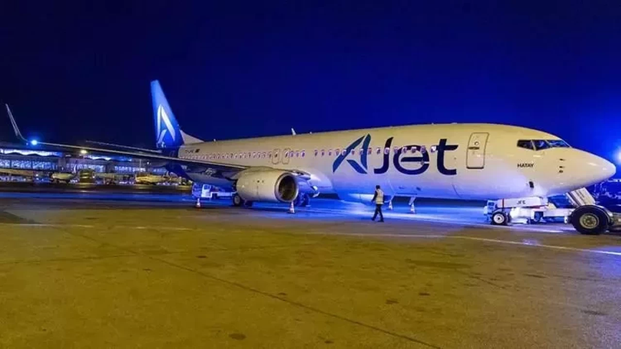 İstanbul'daki kötü hava koşullar uçuşları etkiliyor: AJet'ten iki gün için iptal kararı