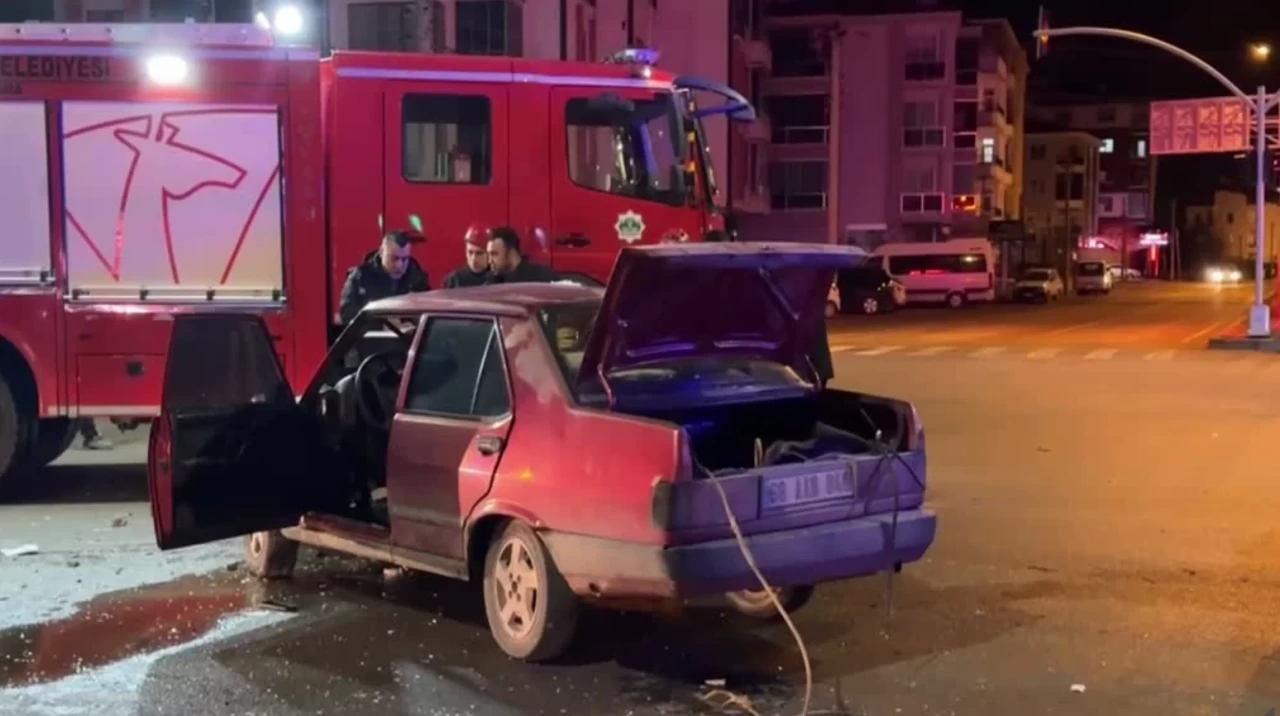 Aksaray'da otomobil ile hafif ticari aracın çarpışması sonucu 4 kişi yaralandı