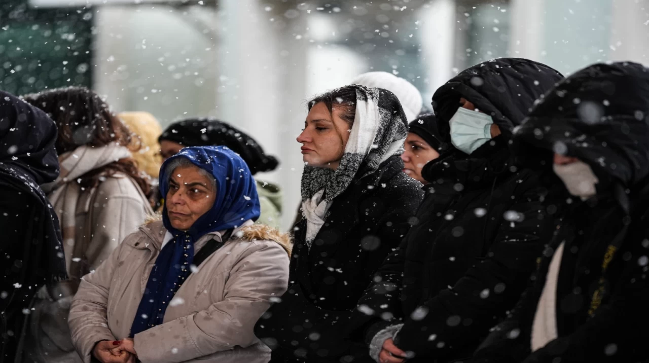 Ankara'da beklenmedik kar yağışı şehri beyaza bürüdü