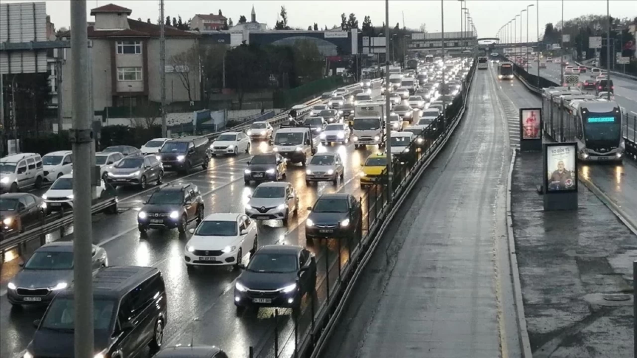 İstanbul'da sabah trafik yoğunluğu oluştu