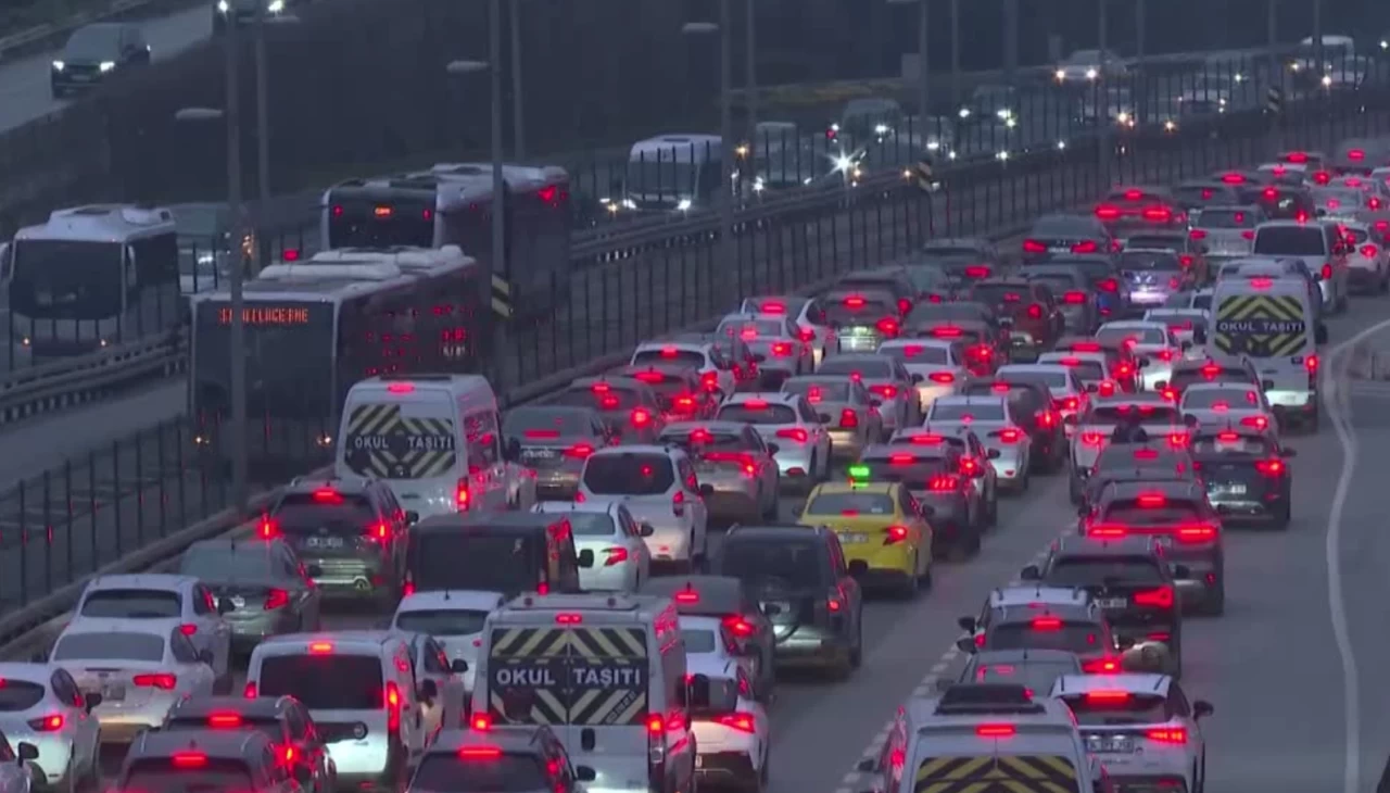 İstanbul'da yeni haftaya trafikte yoğun başlangıç!