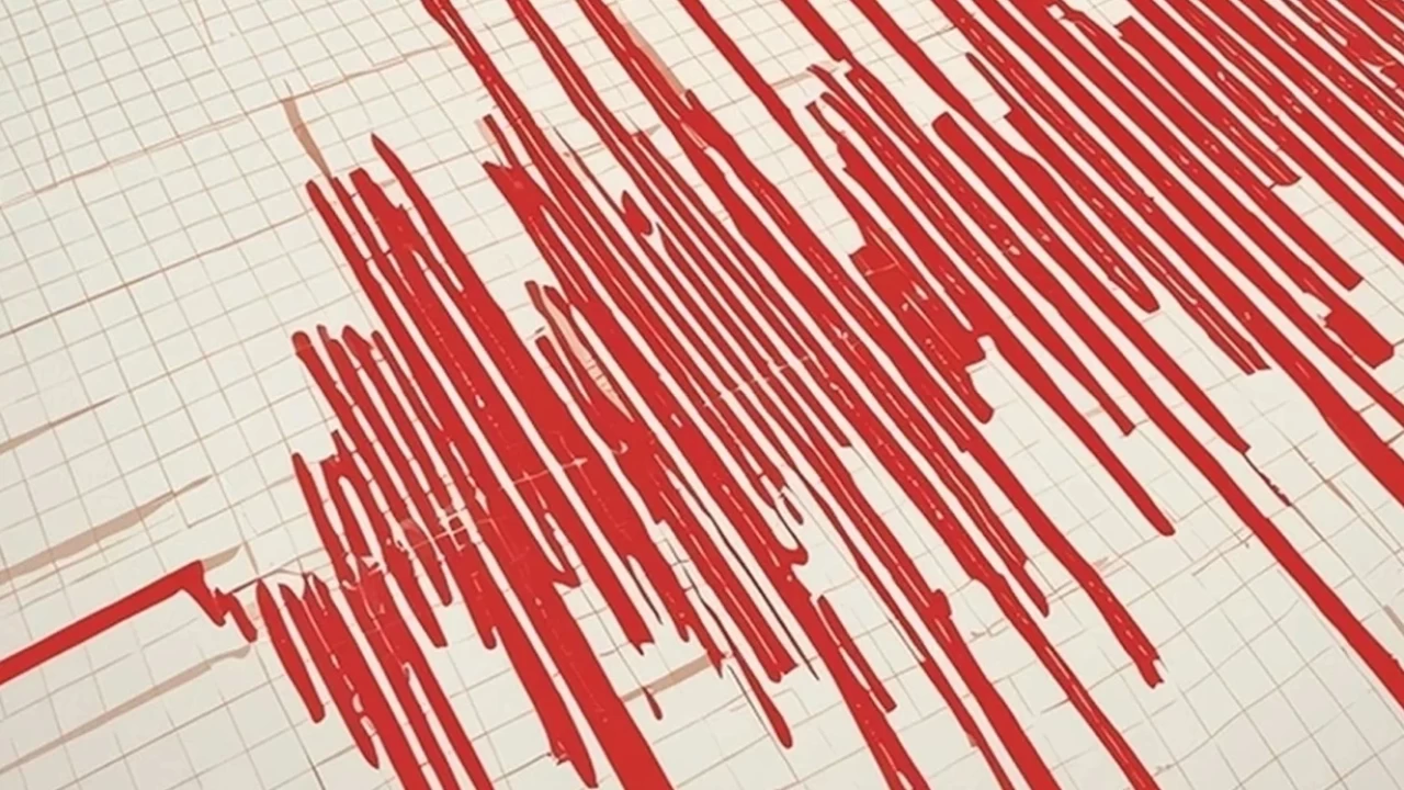 Endonezya'da 6,1 büyüklüğünde deprem