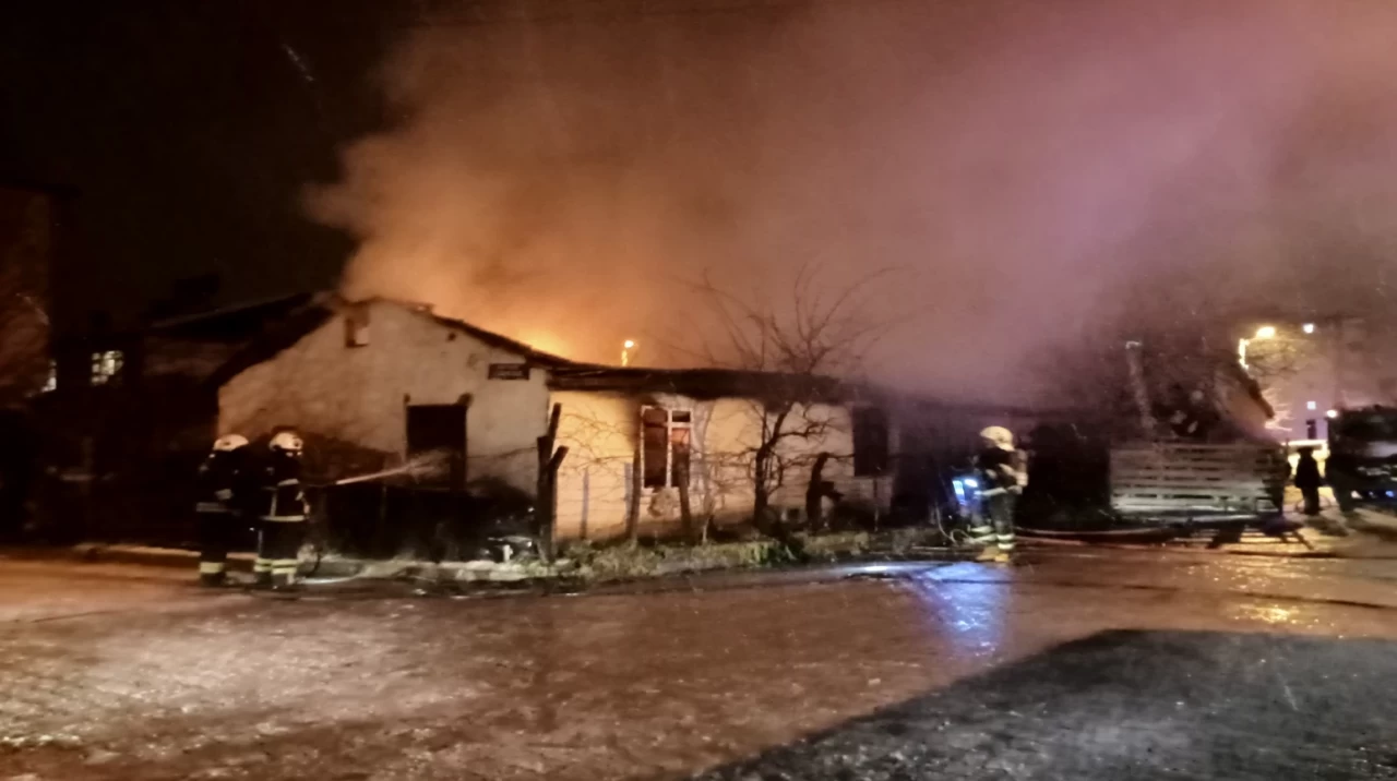 Samsun Terme'de müstakil evde çıkan yangın korkuttu!