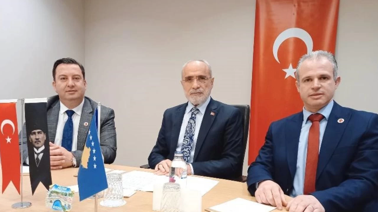 Cumhurbaşkanı Başdanışmanı Topçu, Kosovalı Türk siyasilerle görüştü